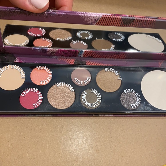 MAC Cosmetics ‘Risk Taker’ Eyeshadow Palette - Picture 2 of 2